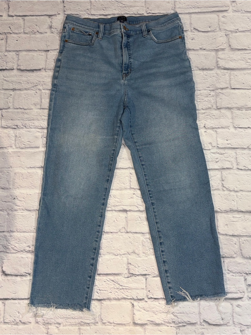 J. Crew Stovepipe straight jean in signature stretch. Size 32